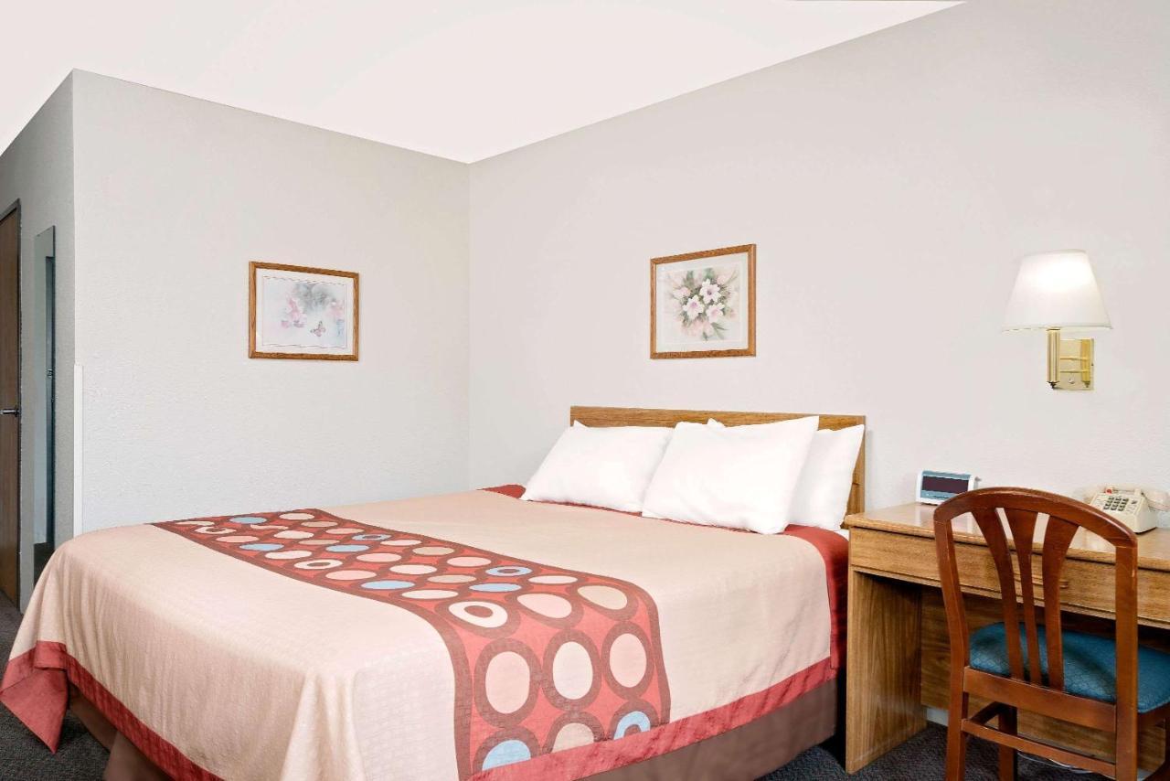 Super 8 By Wyndham Long Prairie Motel ภายนอก รูปภาพ