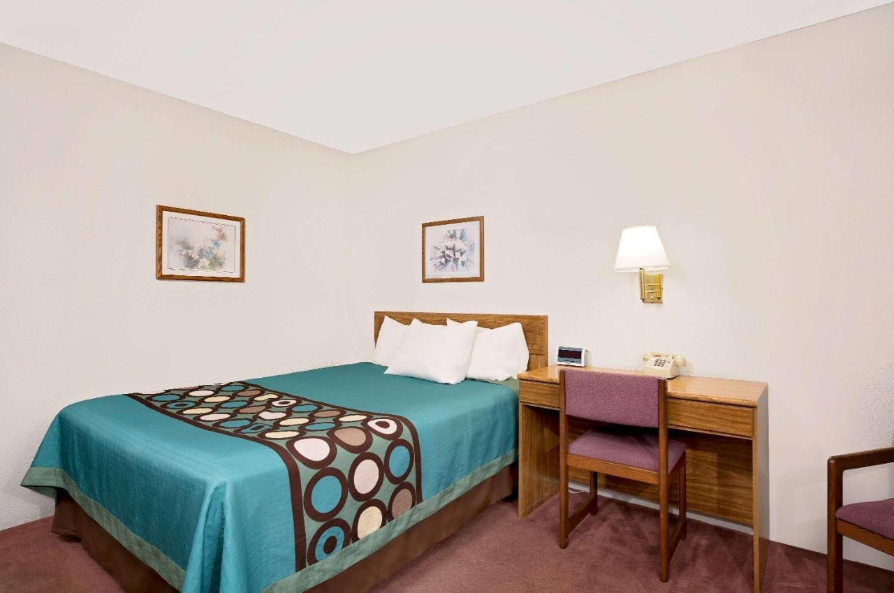 Super 8 By Wyndham Long Prairie Motel ภายนอก รูปภาพ
