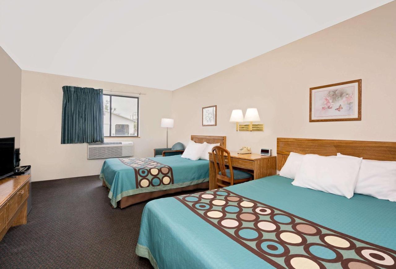 Super 8 By Wyndham Long Prairie Motel ภายนอก รูปภาพ